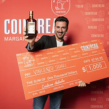 Vincenzo with the cheque