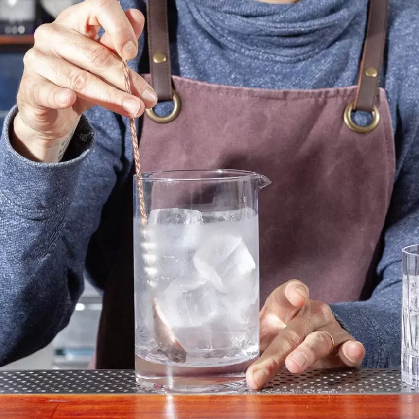 Hoe roer je een cocktail 