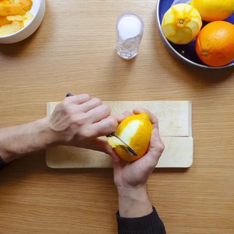 Wie man Orangenschalen verwendet Schritt 2