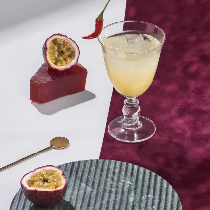 Cointreau Fizz de fruta de la pasión y chili