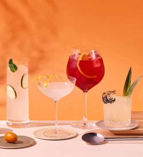 Cuatro artistas ilustran cuatro cocktails