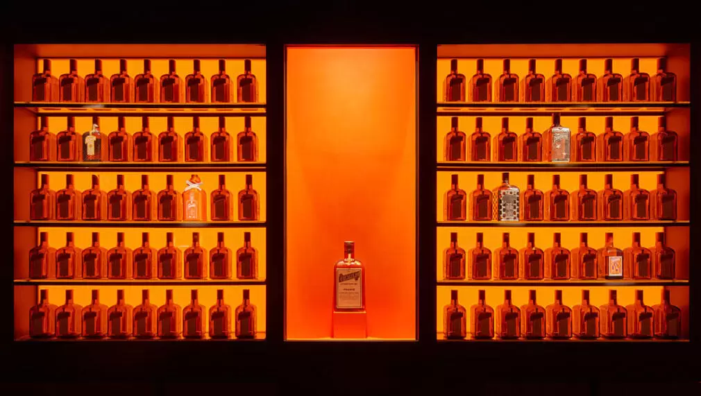 cointreau botella muro