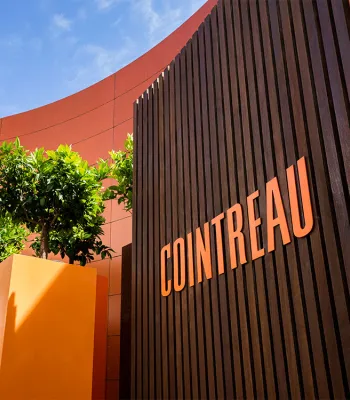 distillerie cointreau exterieur