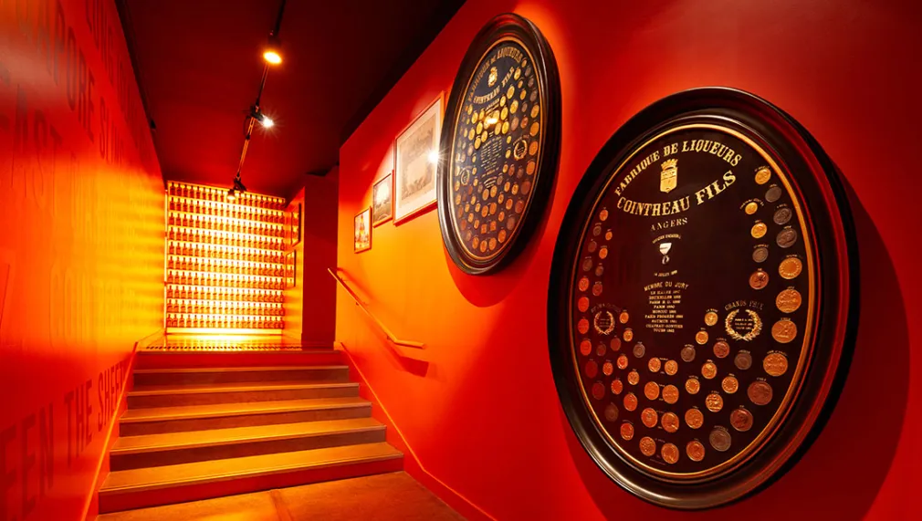 Cointreau-Photo-Bottle wall & medals