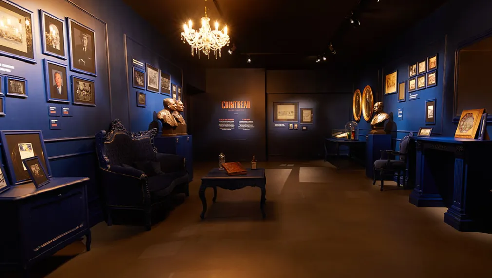 Cointreau-Photo-Curiosity cabinet - Family (2)