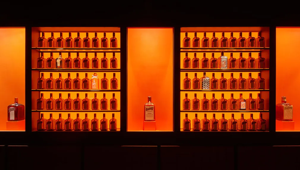 Cointreau-Photo-Visuel-image-Bottle wall_