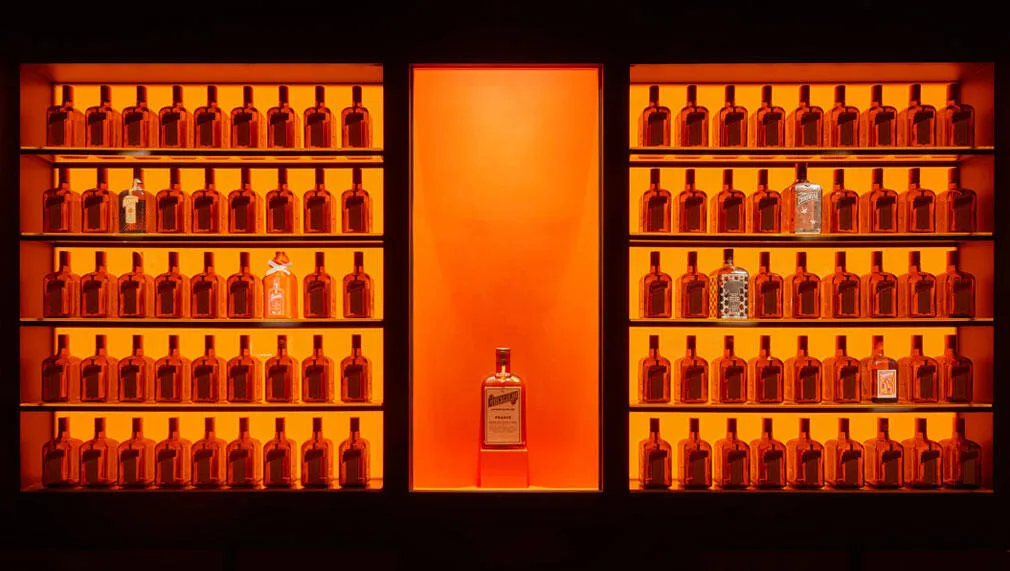 mur de bouteilles cointreau