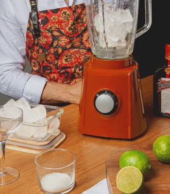 How to make a frozen margarita with a blender?