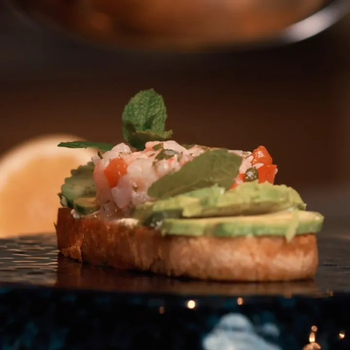 Scampi avocado toast