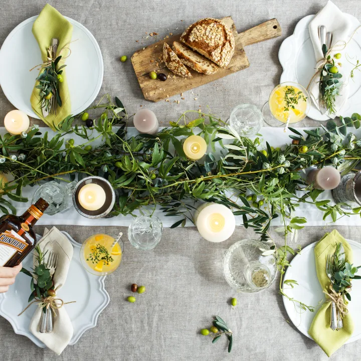 WEB Magazine「DRESS」フランス女性のコアントローの愉しみ方