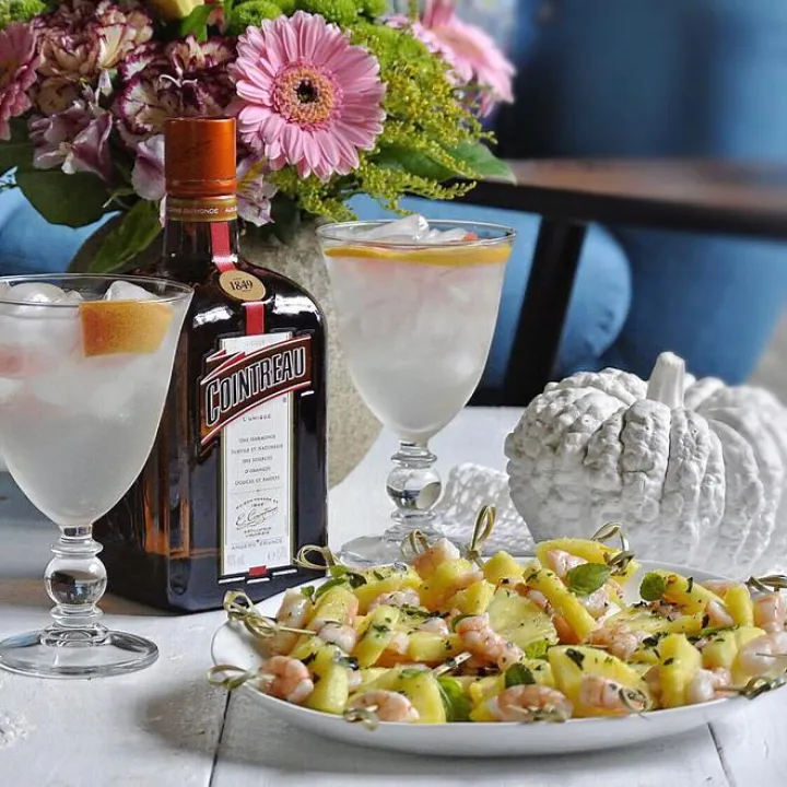 For a dietetic starter that is also easy to prepare, try shrimp skewers. You will not fail to impress your guests thanks to the little touch of Cointreau.  To be paired with Cointreau Fizz Grapefruit Sage
